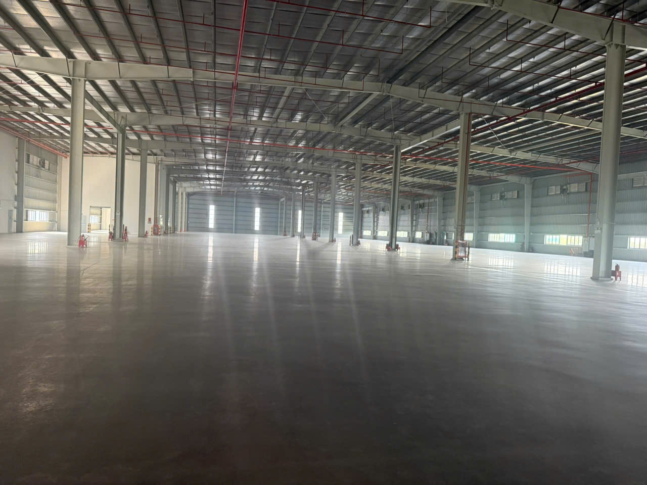 Cho thuê xưởng 8.000m2 khu công nghiệp Xuyên Á - Giá 4.8 USD/m2